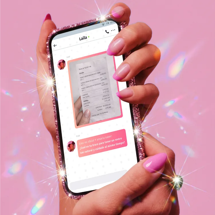 Teléfono mostrando el chat de WhatsApp donde se registra el ticket
